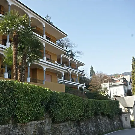 Golfo Borromeo Apartman *